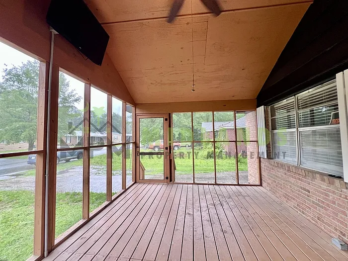 137 Miranda Rd — Photo 10