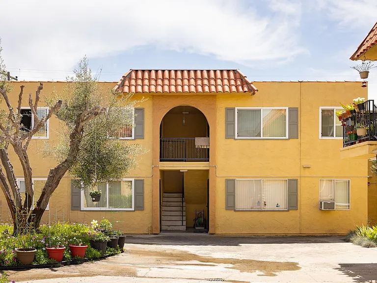 Casa De Windsor - North Clairemont — Photo 15