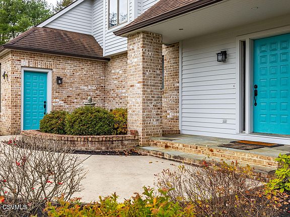 3rd image of 75 Edward Cir