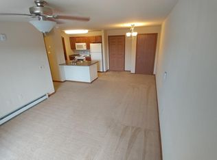 305 E Main St, Reedsburg, WI 53959