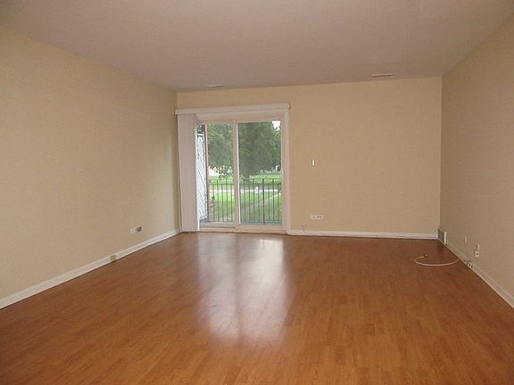 2nd image of 1005 Des Plaines Ave #102