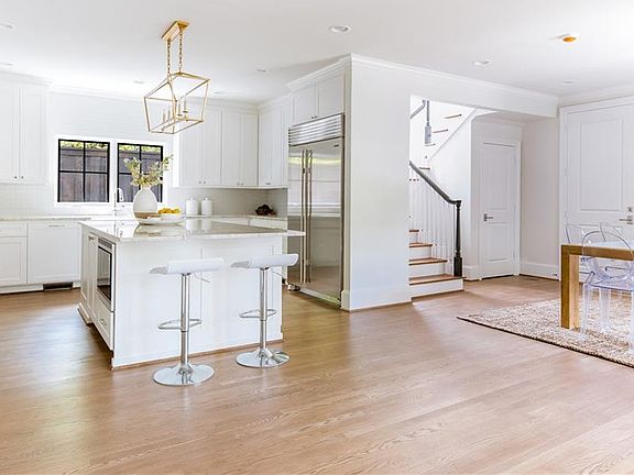 5th image of 4206 Larchmont Ave
