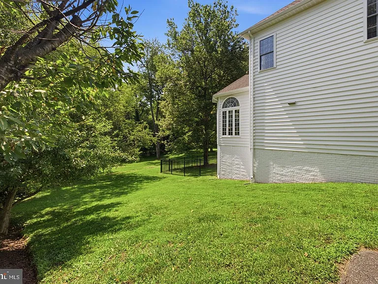 14140 Seneca Rd — Photo 5