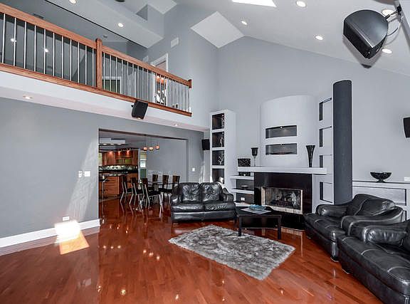 4th image of 7648 Janes Ave