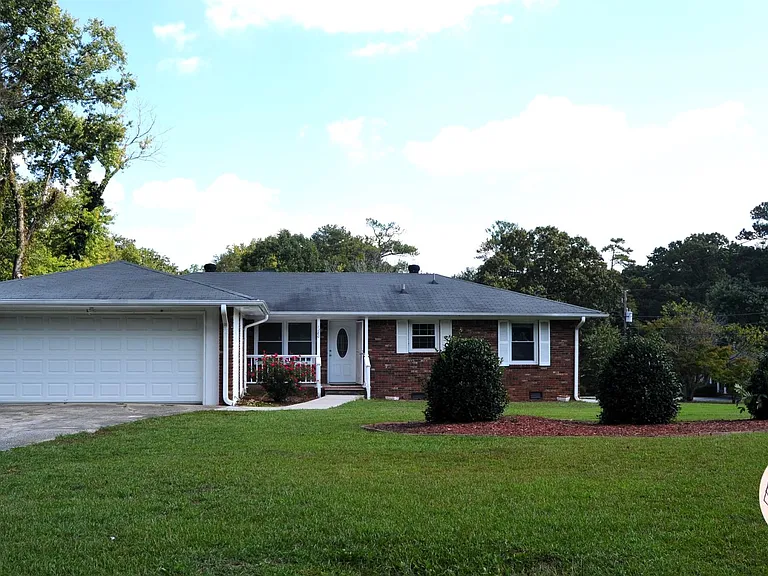 1280 Forrest Ellis Rd — Photo 2