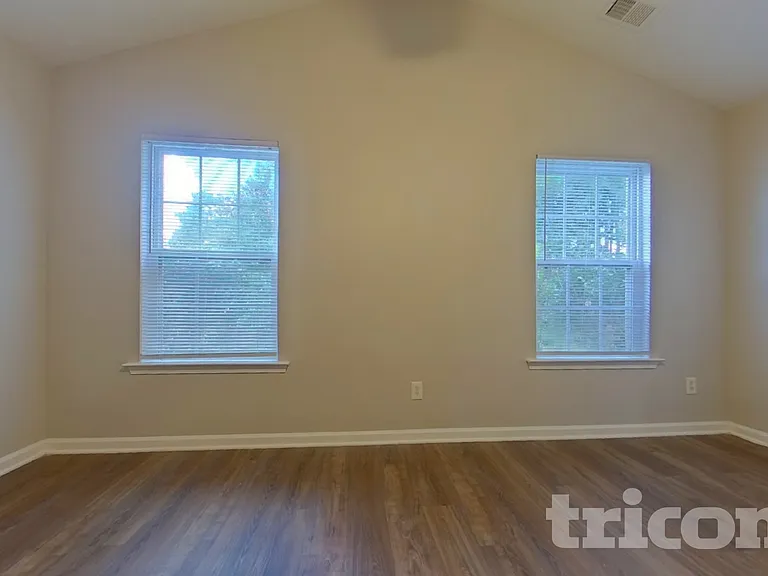 180 Riglaw Cir — Photo 6