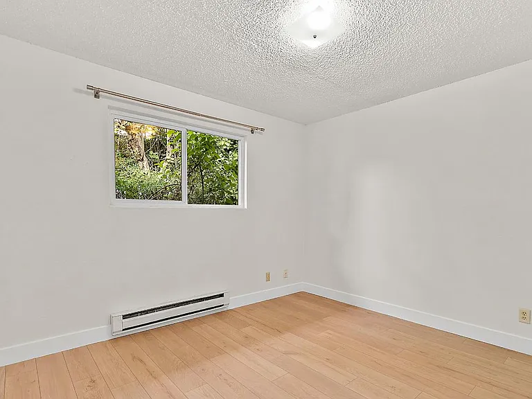 417 22nd St SE #D — Photo 12