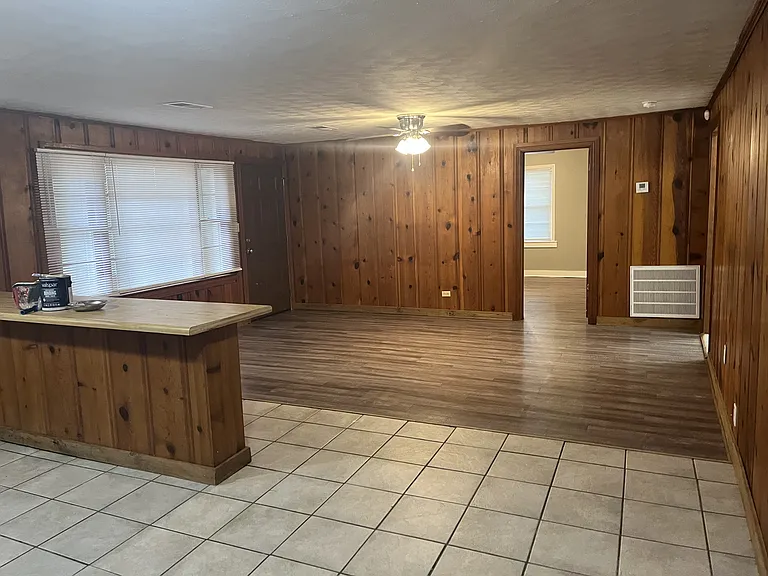 600 E Main St — Photo 11