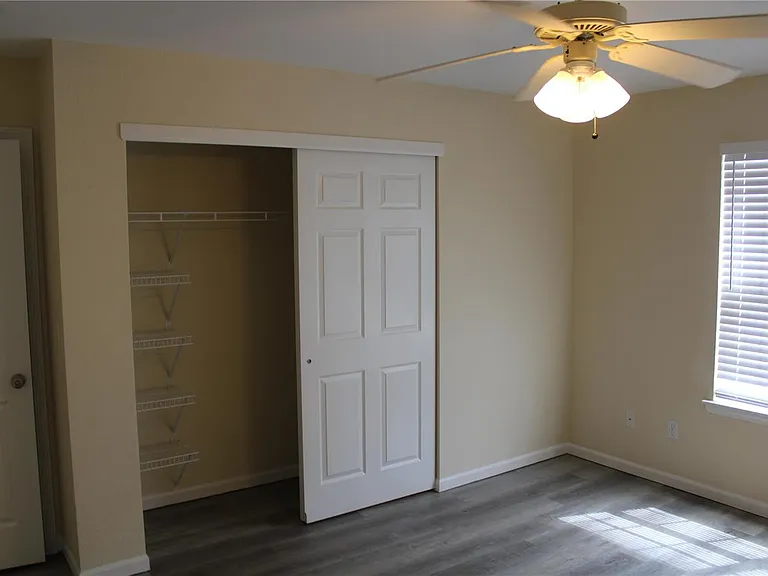 815 Woodside Creek Dr — Photo 10