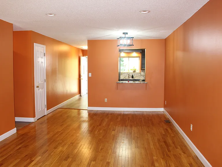 75 Florence Way — Photo 10