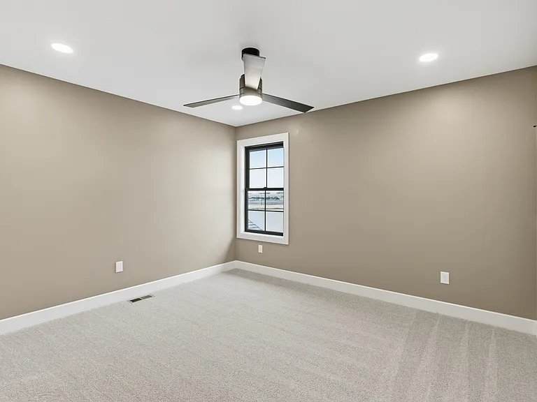 2138 E Beaumont St — Photo 27