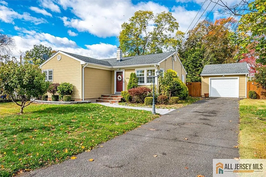 1724 Quincy St photo 1