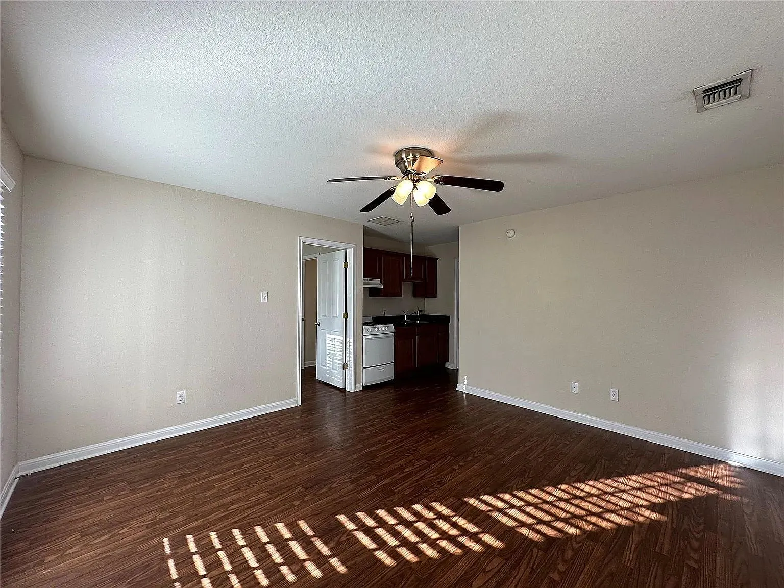 1 bed, 1.0 bath, 500 sqft, $900 — Photo 4