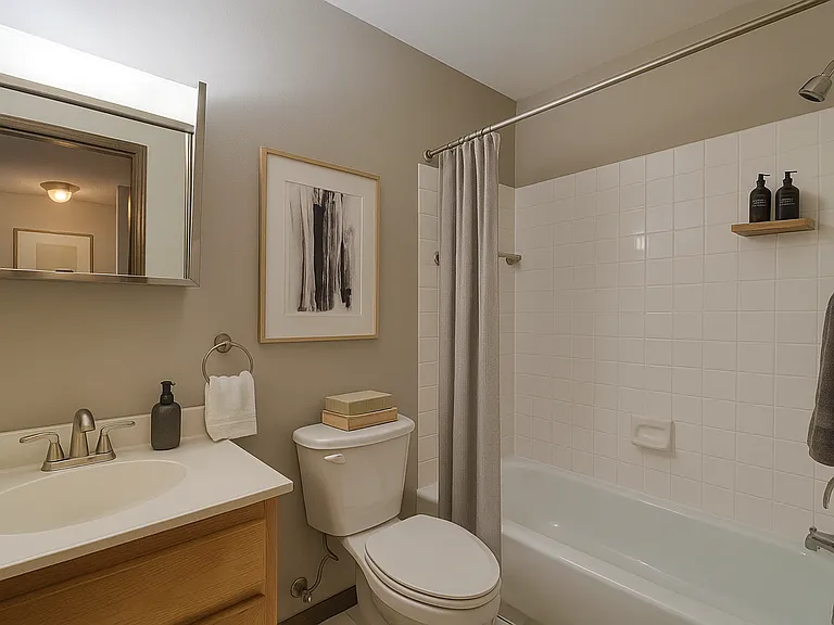 Twin Lakes Apartments — Photo 11