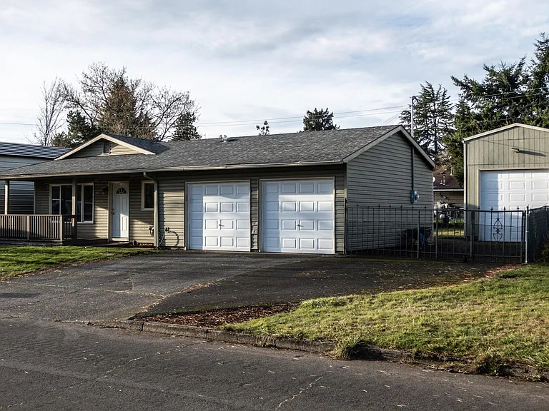 15437 SE Stephens Ct #A — Photo 2