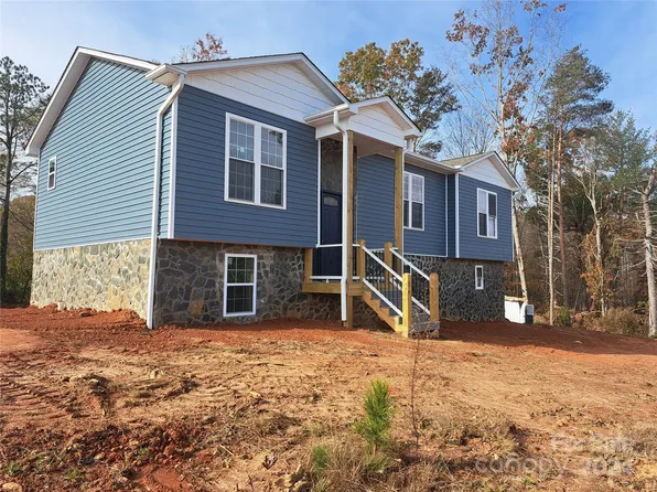 6087 Isaiah Ct, Hickory, NC 28601