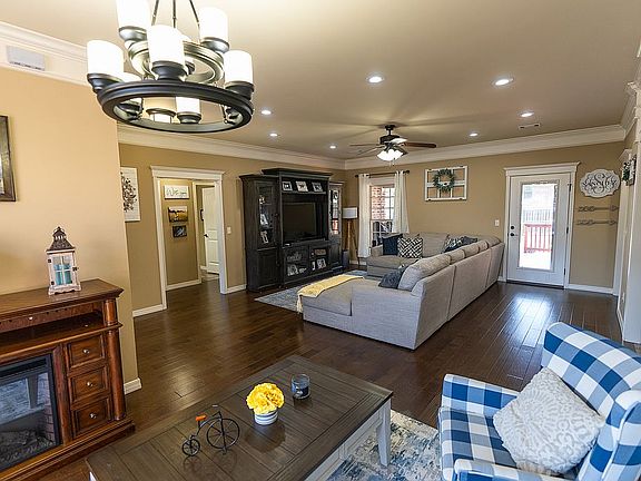 5th image of 291 Cottonwood Ln