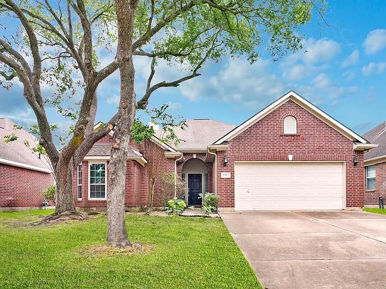 5707 Overton Park Dr — Photo 2