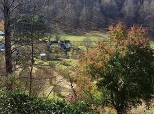 39 Barn Hollow Dr, Robbinsville, NC 28771