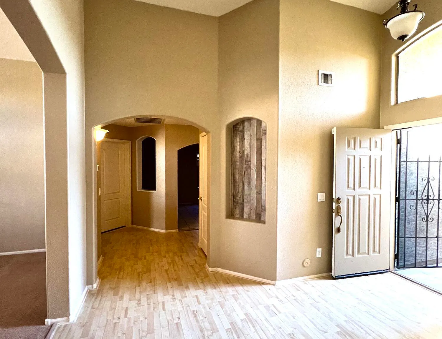 3 bed, 1862 sqft, $2,350 — Photo 3