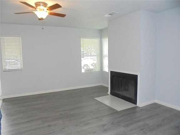 3rd image of 2143 Knoll Crest Dr