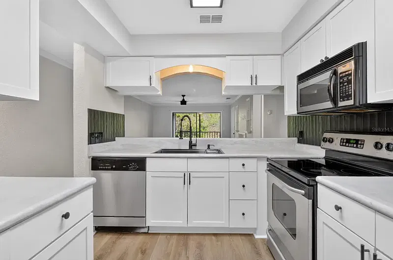 2 bed, 2.0 bath, 901 sqft, $1,595 — Photo 4