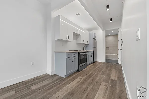 Rented by ERNY LLC | media 34