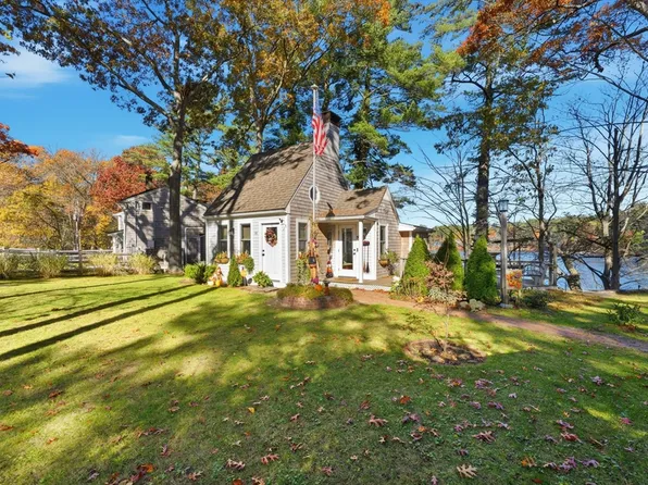 44 Oak Pl, Halifax, MA 02338