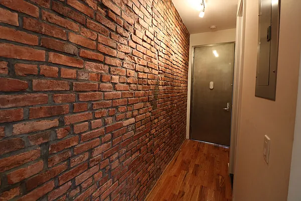 Rented by Nooklyn NYC LLC | media 51