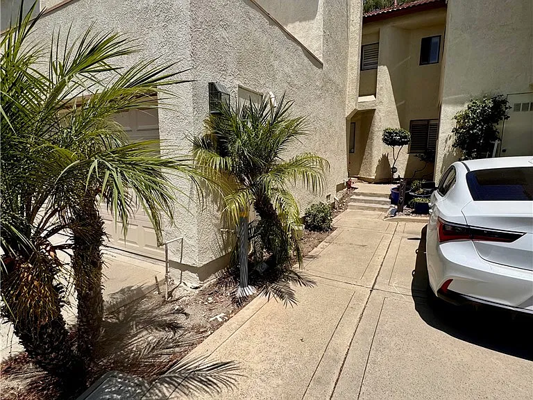 713 Mansfield Dr — Photo 2