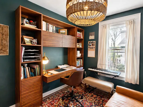 161 Hampshire St APT 2L, Cambridge, MA 02139