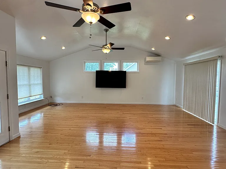 Panoramic 75" Smart TV