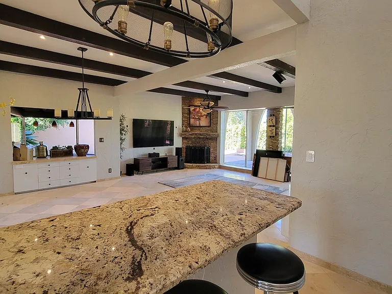 1542 E Solano Dr — Photo 29
