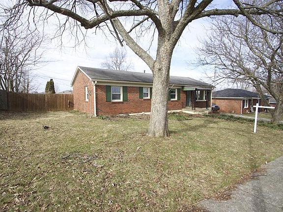 3rd image of 121 Hillcrest Dr