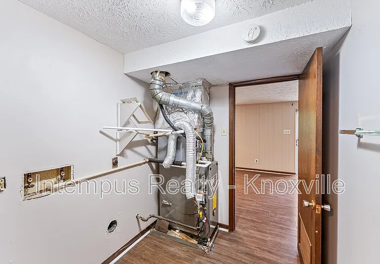 8738 Gleason Dr — Photo 32
