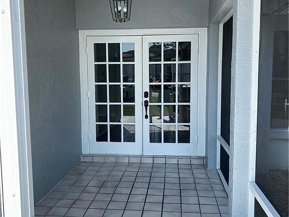4th image of 636 NE 2nd Ave