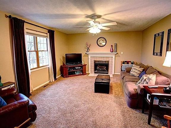 3rd image of 4436 Pinebrook Ct