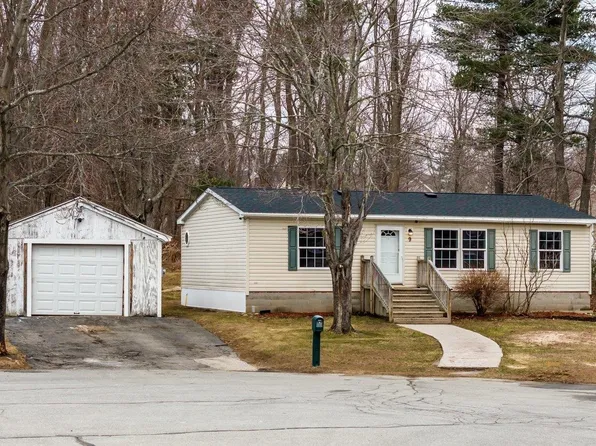 9 True Lane, Seabrook, NH 03874