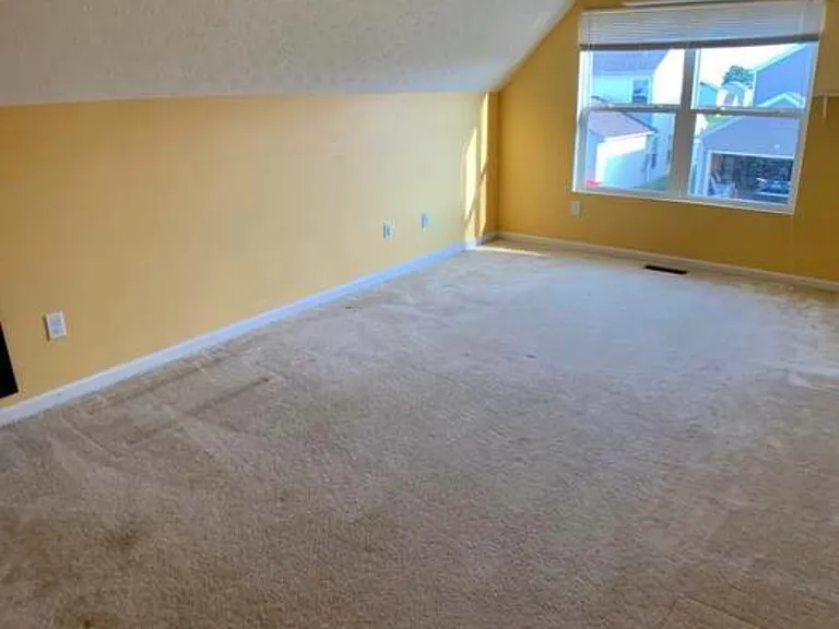 2243 Glasgow Ln — Photo 7