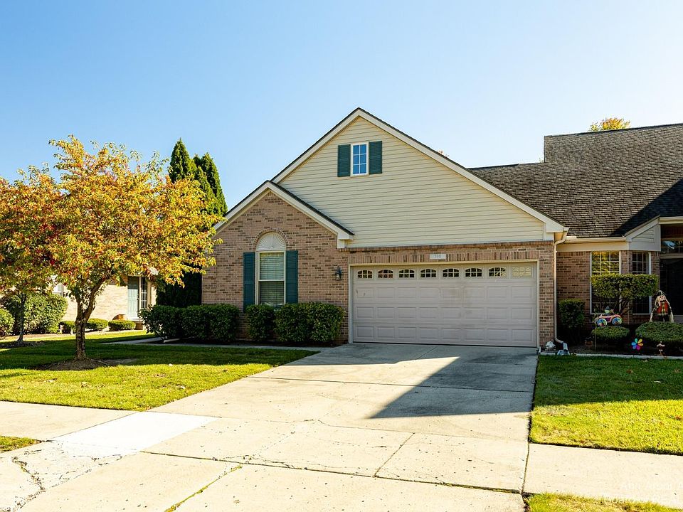 1st image of 390 Carson Dr