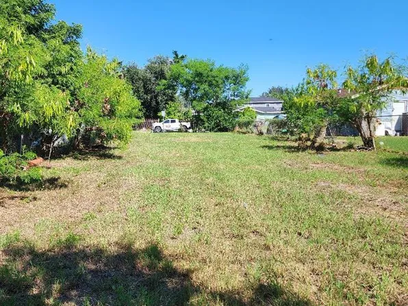 1161 Sandy Ln, Brownsville, TX 78521