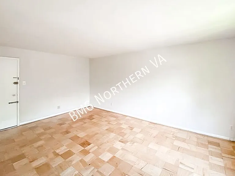 4570 Macarthur Blvd NW #202 — Photo 3