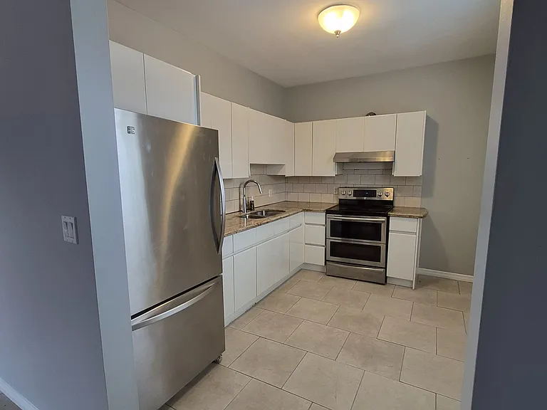 148 Ottawa St N #2 — Photo 17
