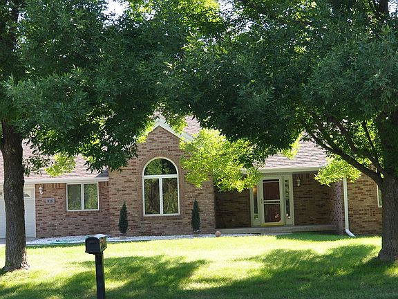 2nd image of 818 Arbor Dr