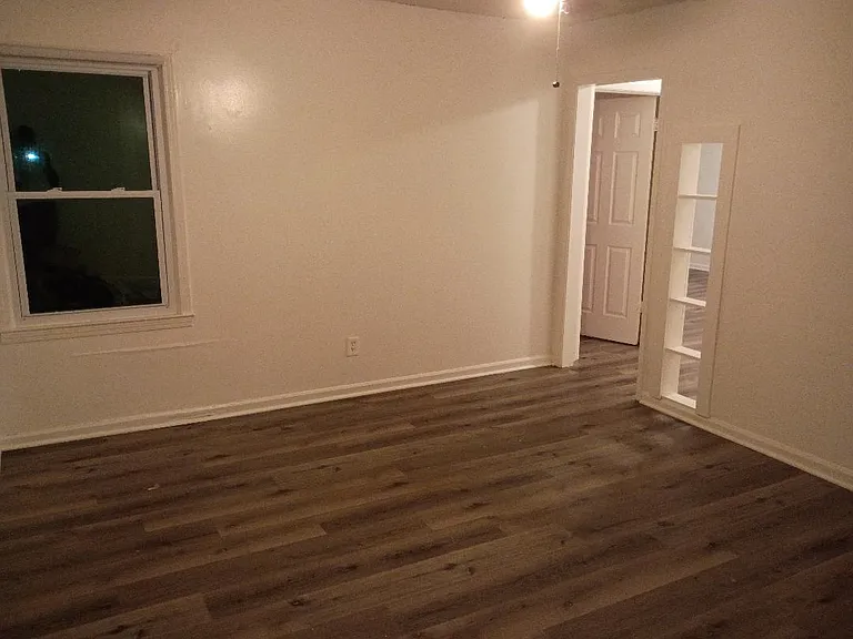 3282 Russell St — Photo 3