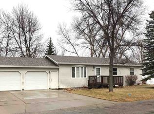 904 25 1/2 Ave NW, Minot, ND 58703