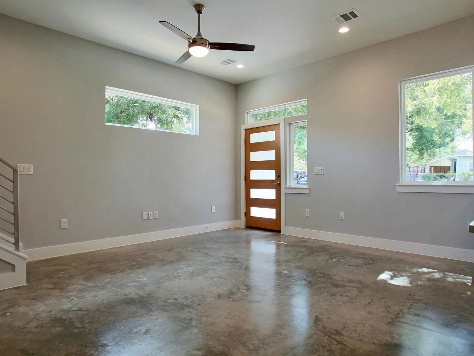 2 bed, 2.5 bath, 1200 sqft, $2,200 — Photo 2