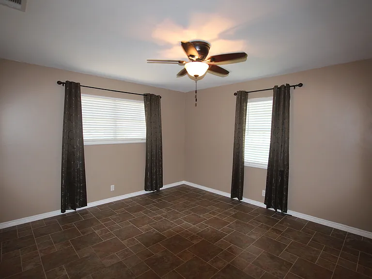2930 Williamsburg Dr — Photo 19
