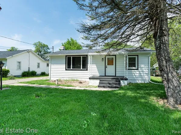 1056 Adams Rd, Burton, MI 48509