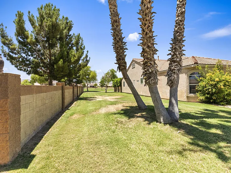 2945 Country Club Dr — Photo 9